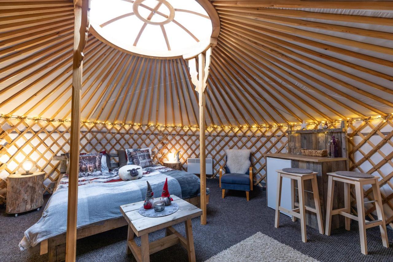 מלון רובניימי Yurt District מראה חיצוני תמונה