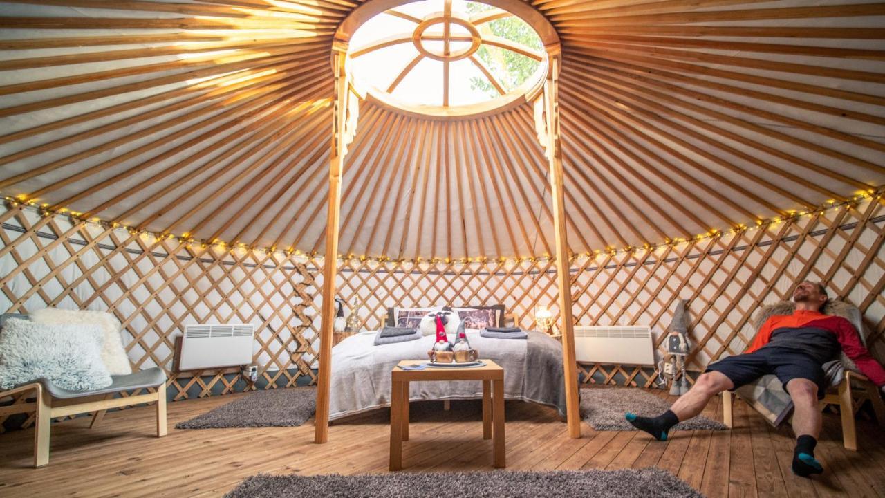 מלון רובניימי Yurt District מראה חיצוני תמונה