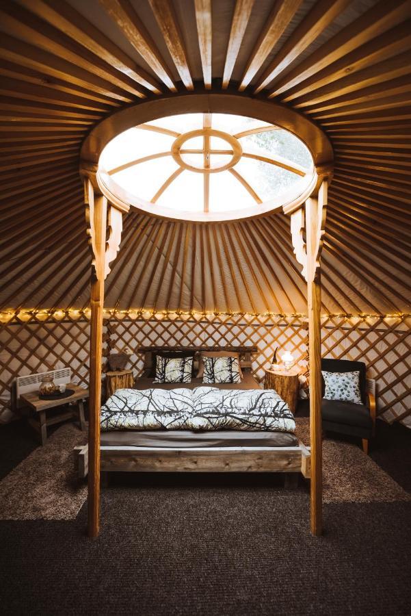 מלון רובניימי Yurt District מראה חיצוני תמונה