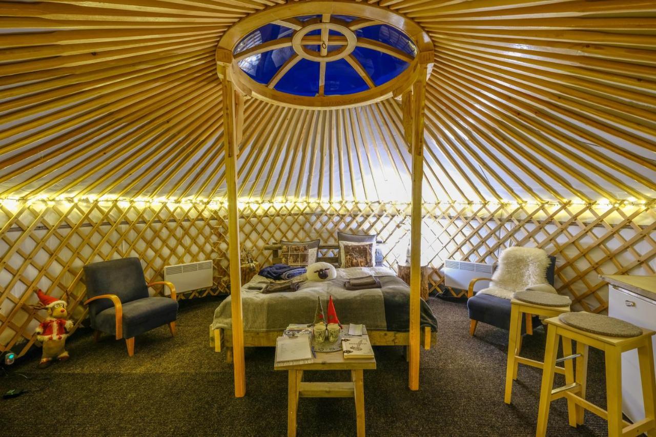מלון רובניימי Yurt District מראה חיצוני תמונה