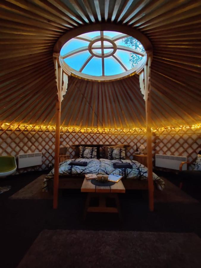 מלון רובניימי Yurt District מראה חיצוני תמונה