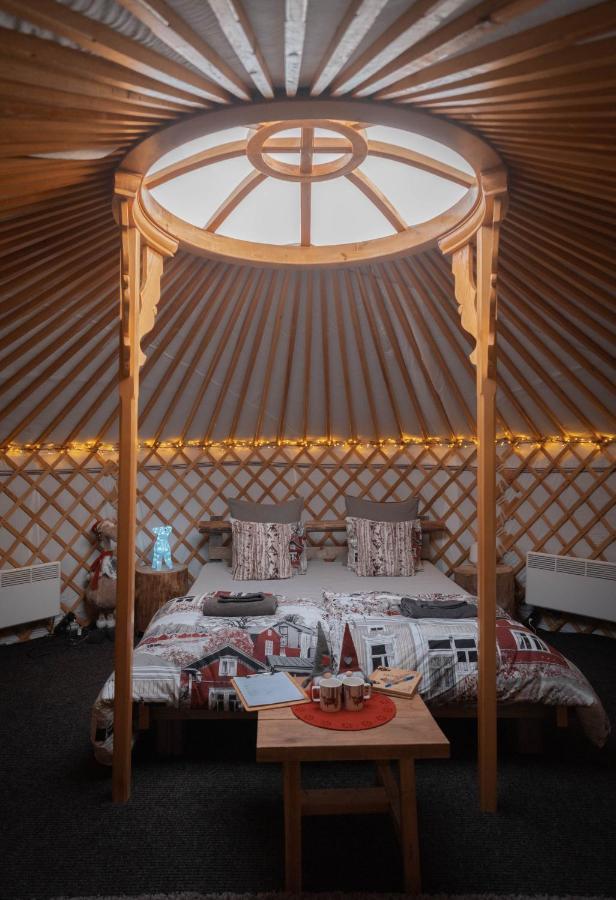מלון רובניימי Yurt District מראה חיצוני תמונה