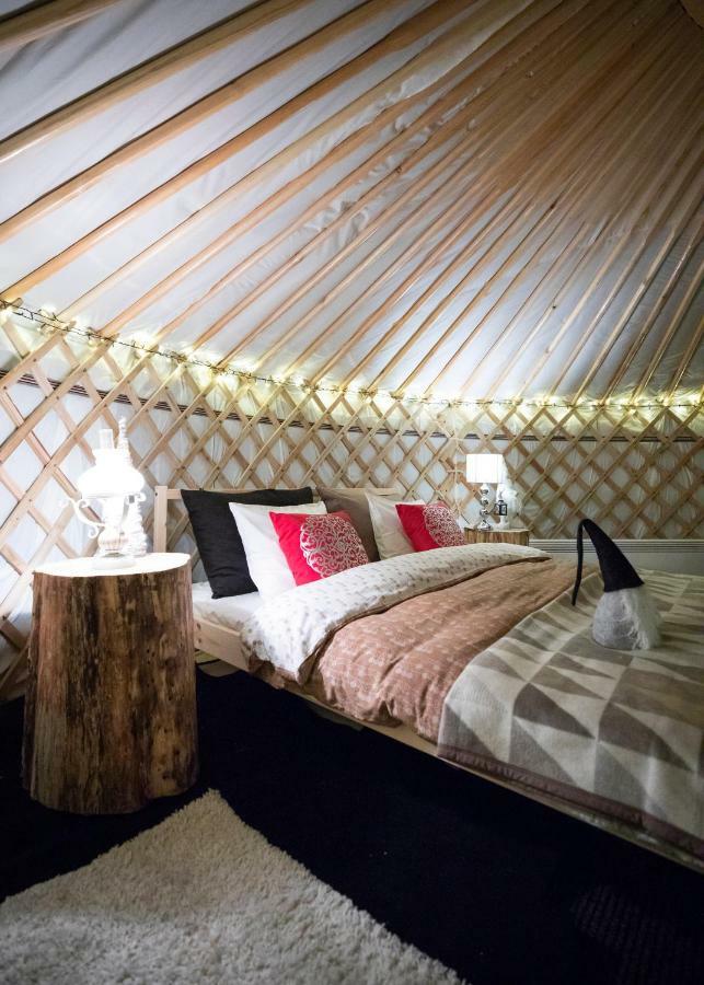 מלון רובניימי Yurt District מראה חיצוני תמונה