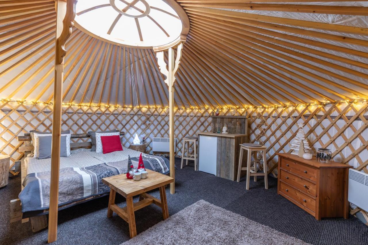 מלון רובניימי Yurt District מראה חיצוני תמונה